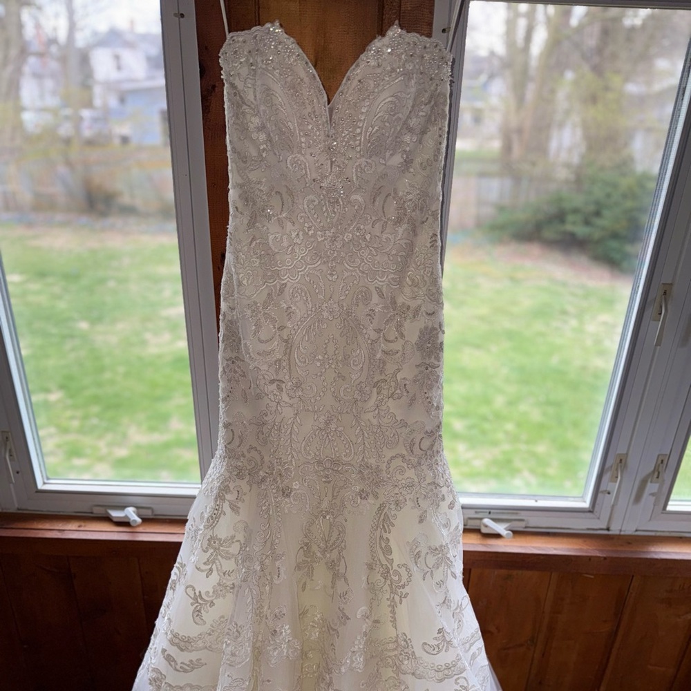 Elegant Lace Wedding Dress